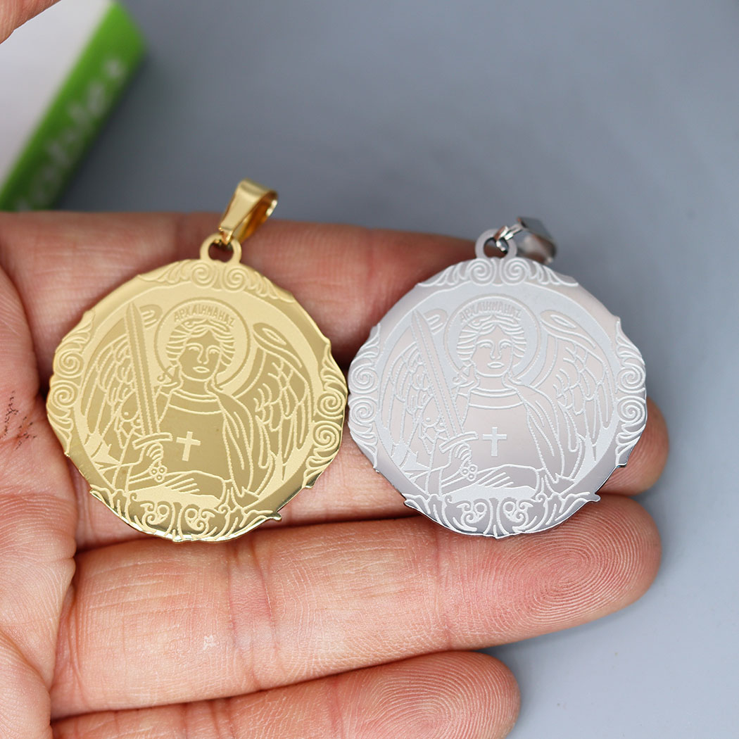 男性用ステンレススチールメダリオン,パンクネックレス,手作り - Jewelry Making Michaels のレビューと価格
