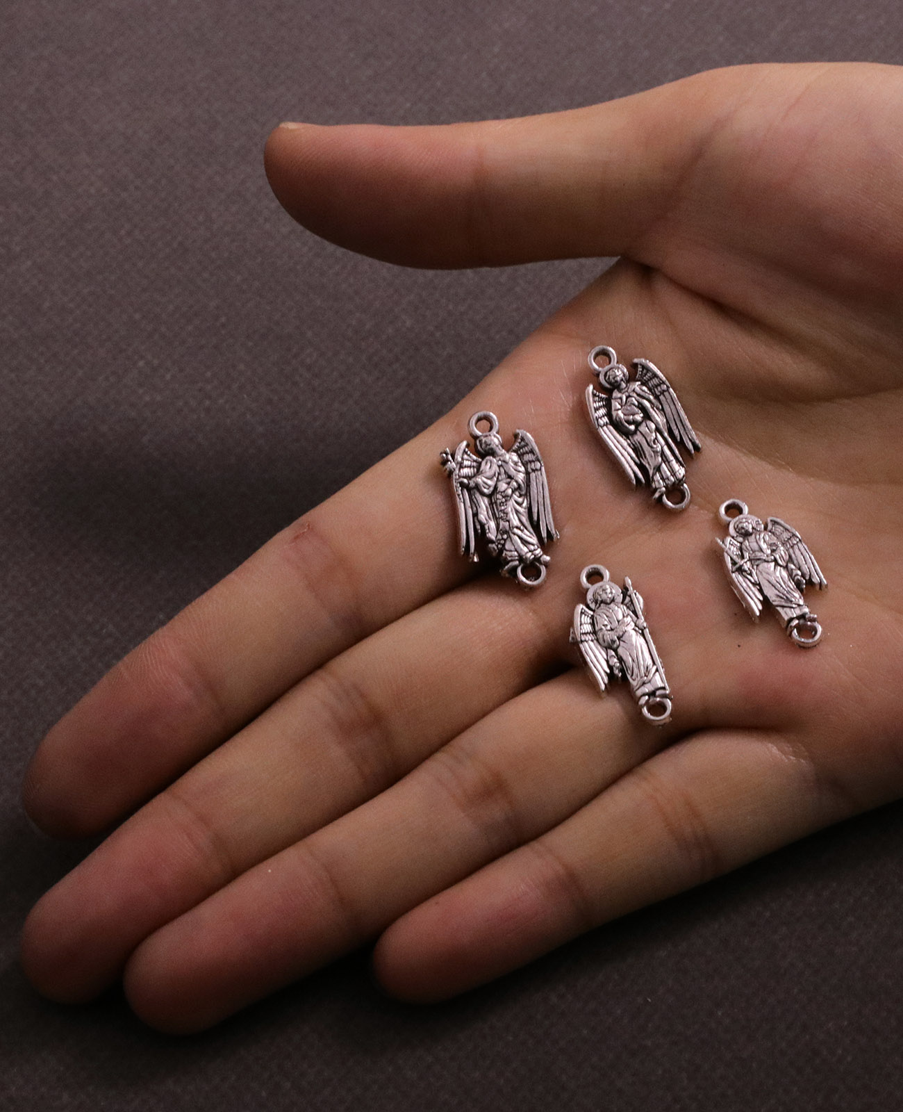 4 個大天使メダルクリスチャン保護聖ミカエルガブリエルラファ - Jewelry Making Michaels のレビューと価格
