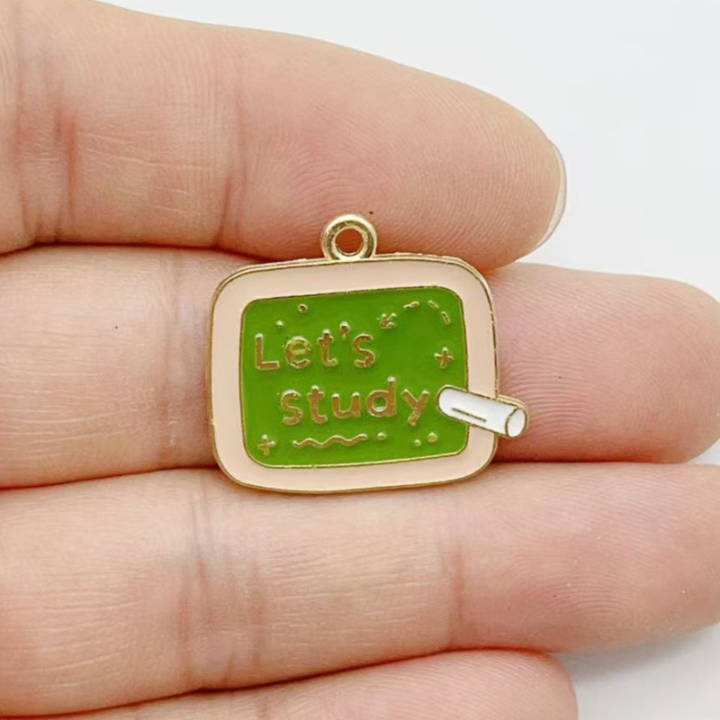 10 個卒業シーズンアクセサリー帽子ドレス本試験管顕微鏡黒板 - Jewelry Making Books のレビューと価格
