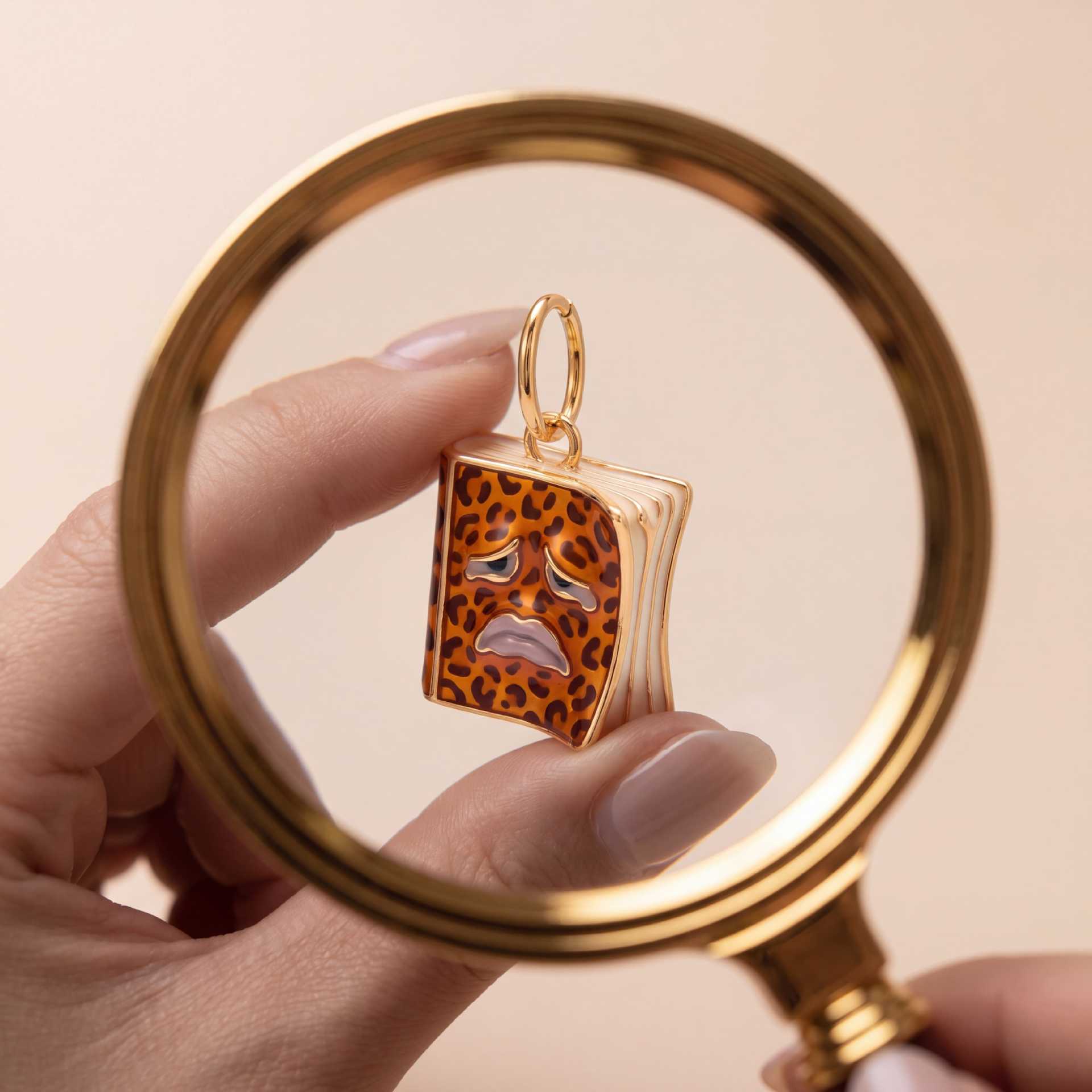 新しいヒョウ柄の面白い絵文字ブックシリーズペンダント ステン - Jewelry Making Books のレビューと価格